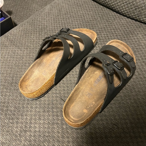 Birkenstock Shoes - Birkenstock Sandals 
Sz 42
Lightly used
Have been cleaned!

Men’s 9.5
Women’s 11